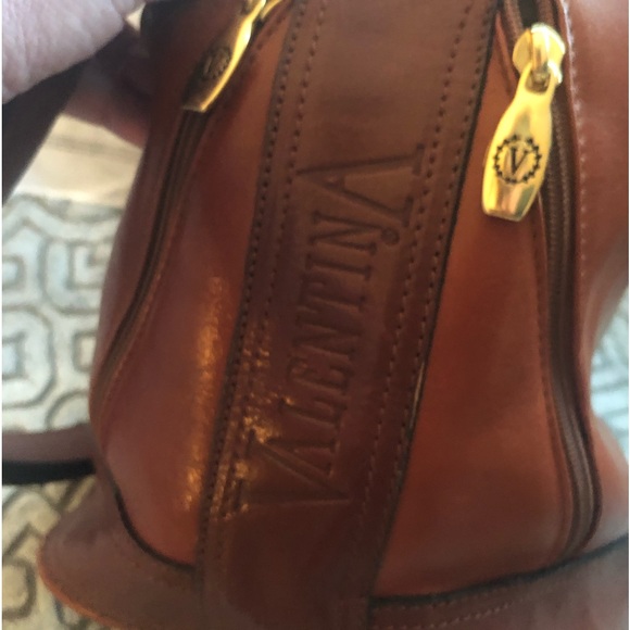 Valentina Italian leather bucket bag - Picture 5 of 6